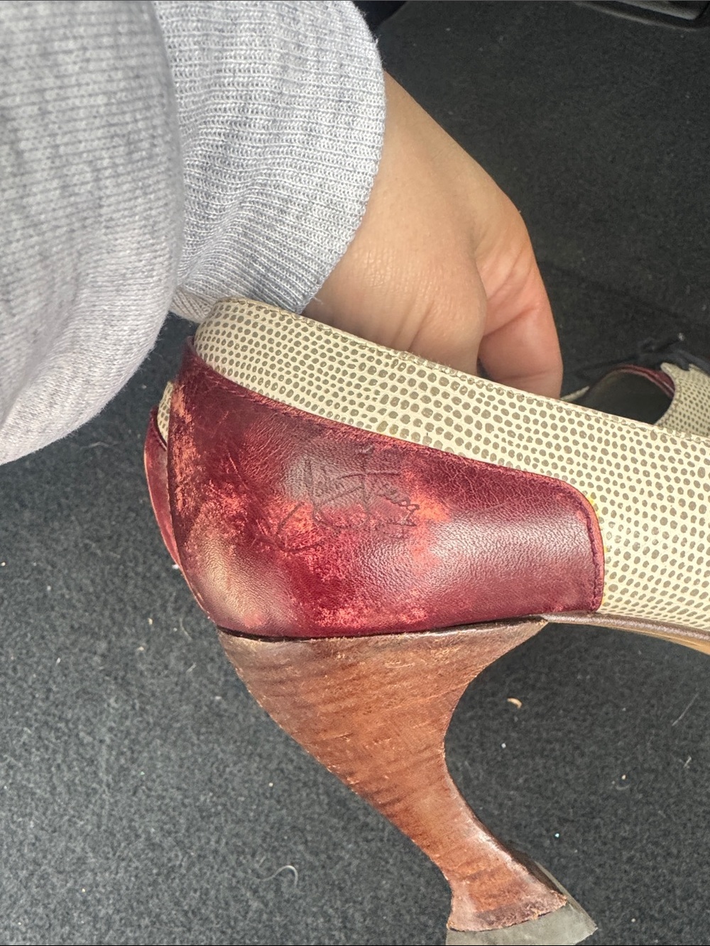 John Fluevog Sumatra Coffee Burgundy Off White Pumps Laces Pointed Shoes size 8 - Picture 9 of 9